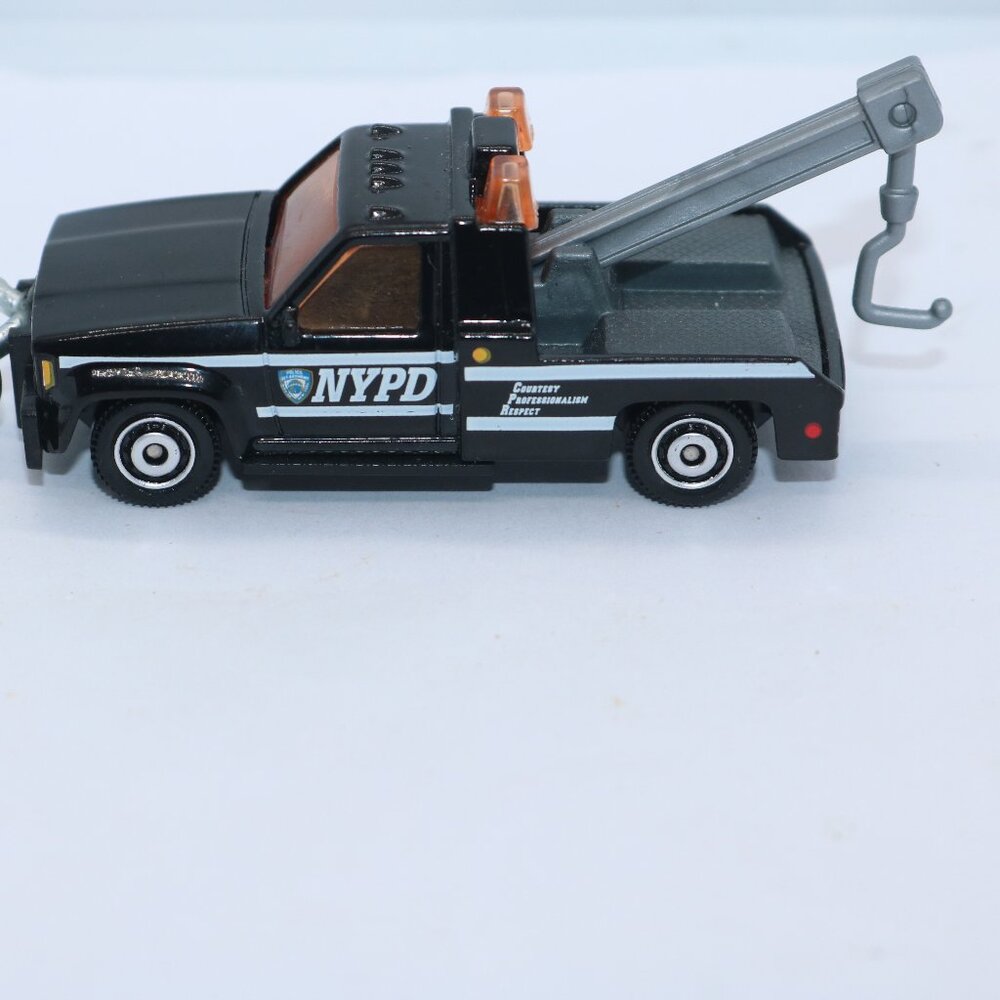 Matchbox 1987 NYPD Tow Truck custom keychain 1/72 scale